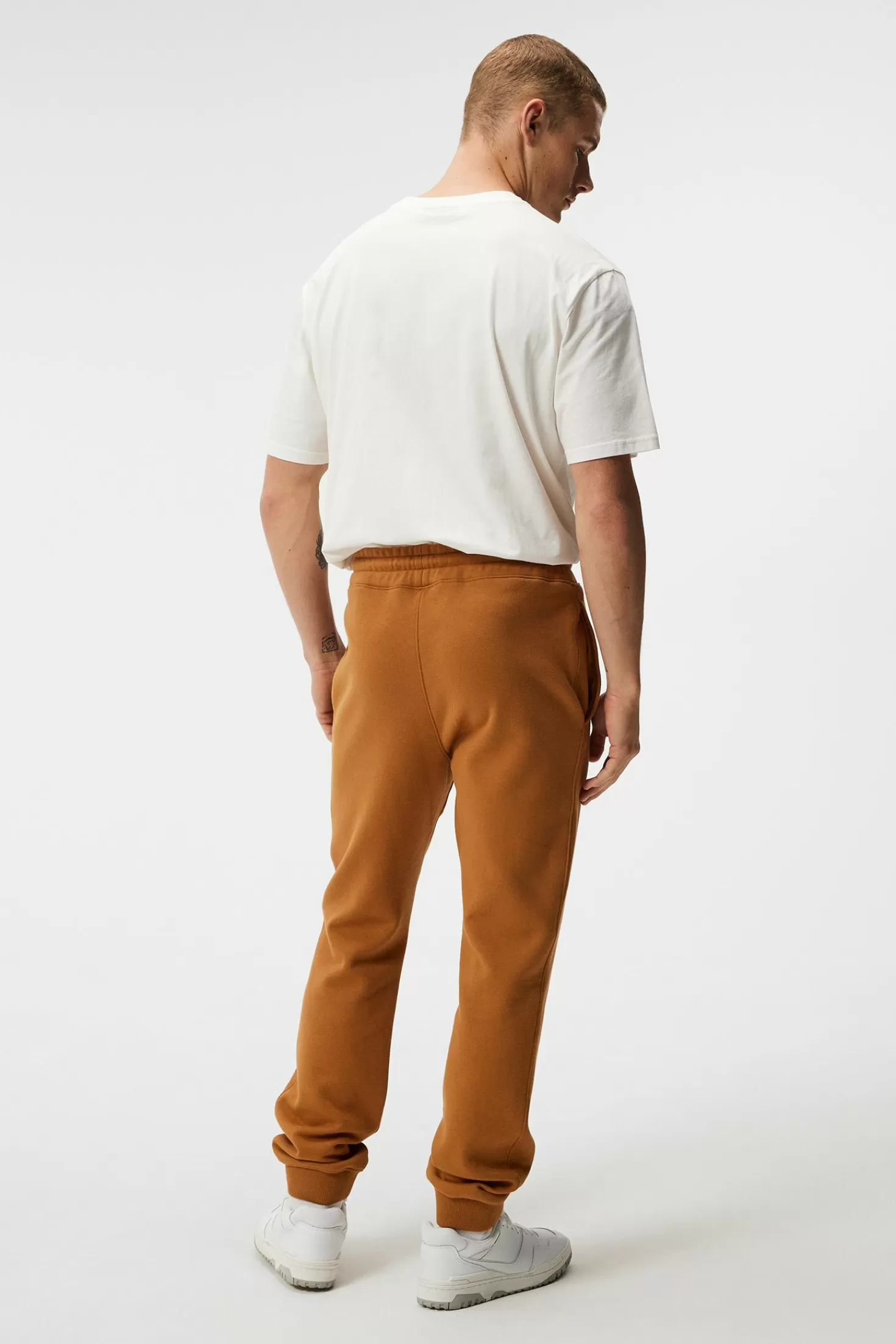 Pantaloni Alpha: Offerta Esclusiva su J.Lindeberg Italia

(：，，