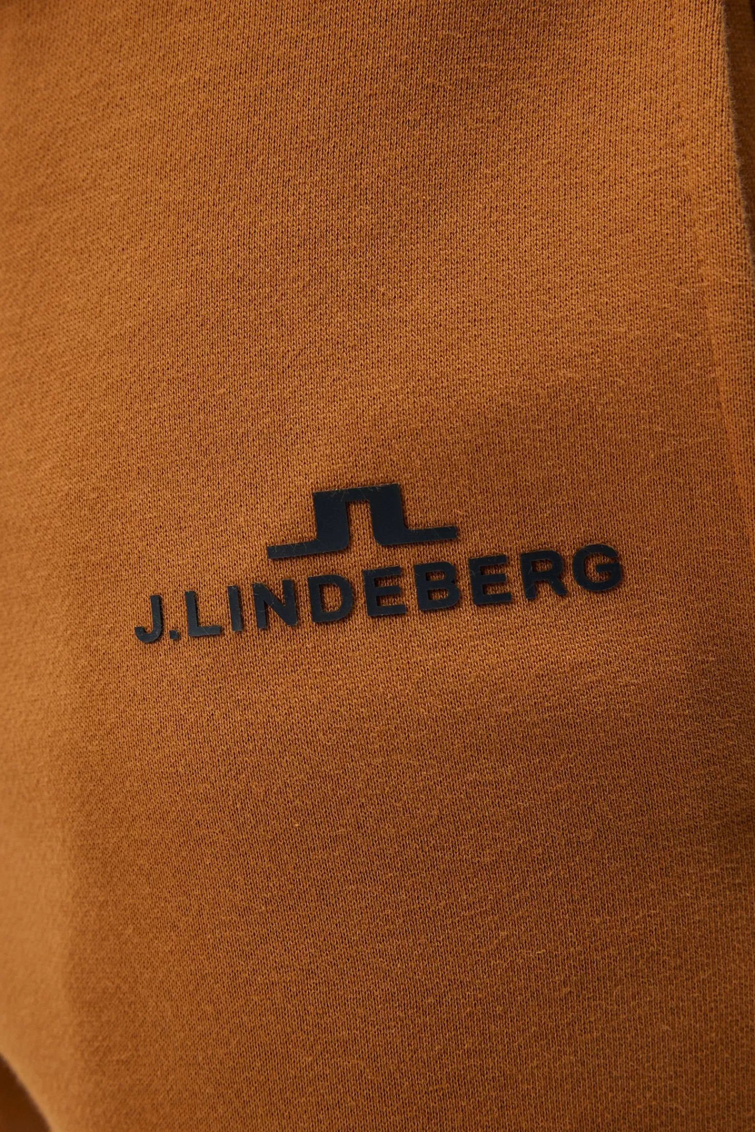 Pantaloni Alpha: Offerta Esclusiva su J.Lindeberg Italia

(：，，