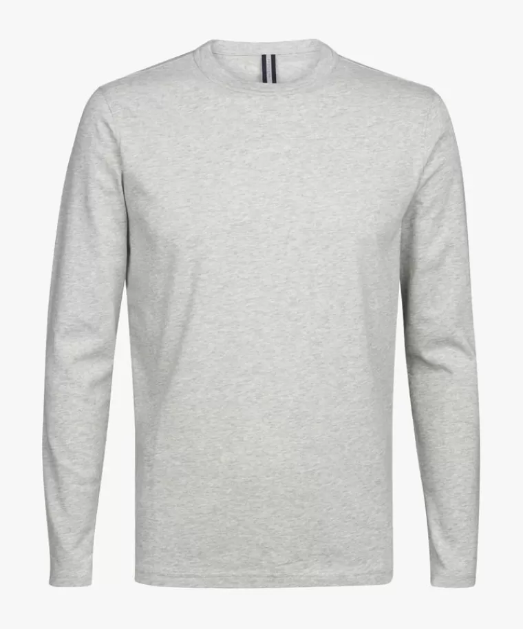Maglia a maniche lunghe in tessuto mélange grigio scuro - Profuomo 

Versione confezionata con cura per comfort quotidiano, disponibile nella tonalità calda di antracite. Tessuto premium per un look casual raffinato.
