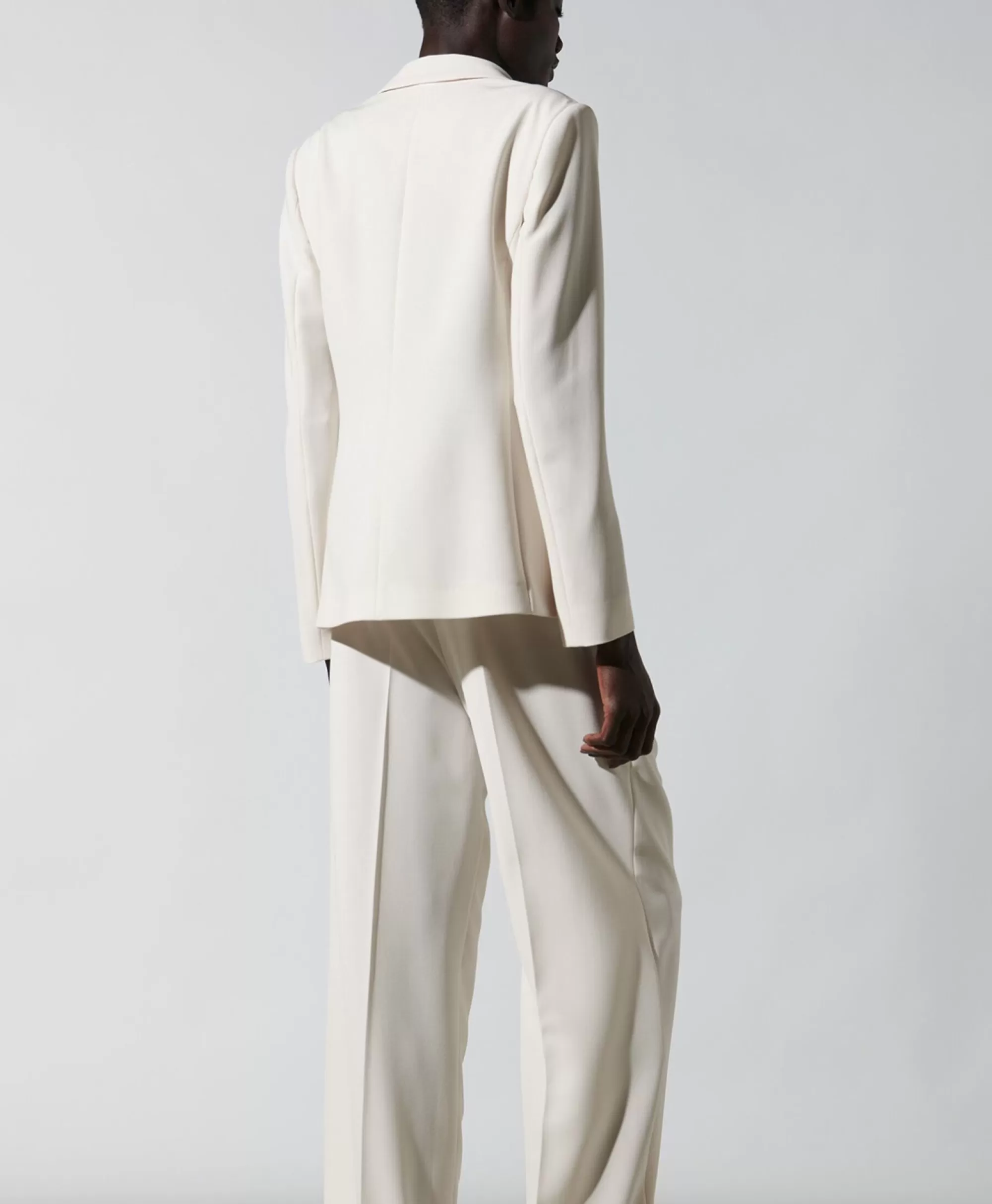 Giacca Elegante Luisa Cerano - Classico Taglio Femminile in Tessuto Premium  
Blazer Mod. 3453/280 Color Sabbia - Ideale per Look Business e Casual Chic