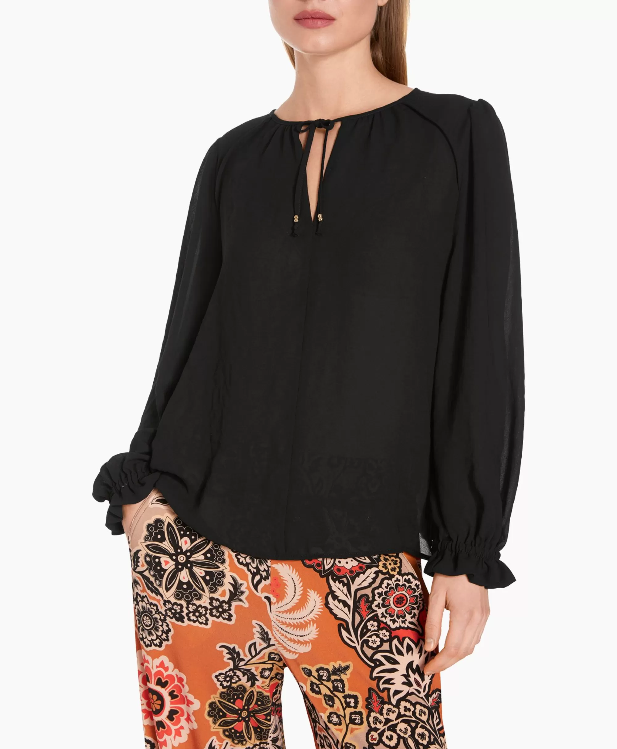 Camicia Femminile Marccain Collezione Autunno/Inverno - Modello Confortevole W30 in Nero - Design Elegante con Bottoni Decorativi