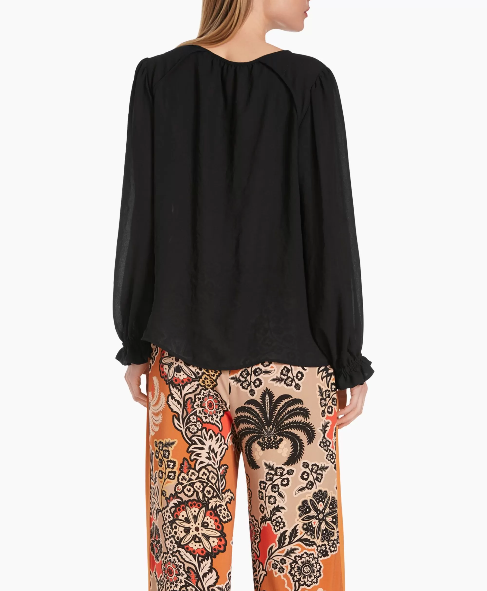 Camicia Femminile Marccain Collezione Autunno/Inverno - Modello Confortevole W30 in Nero - Design Elegante con Bottoni Decorativi