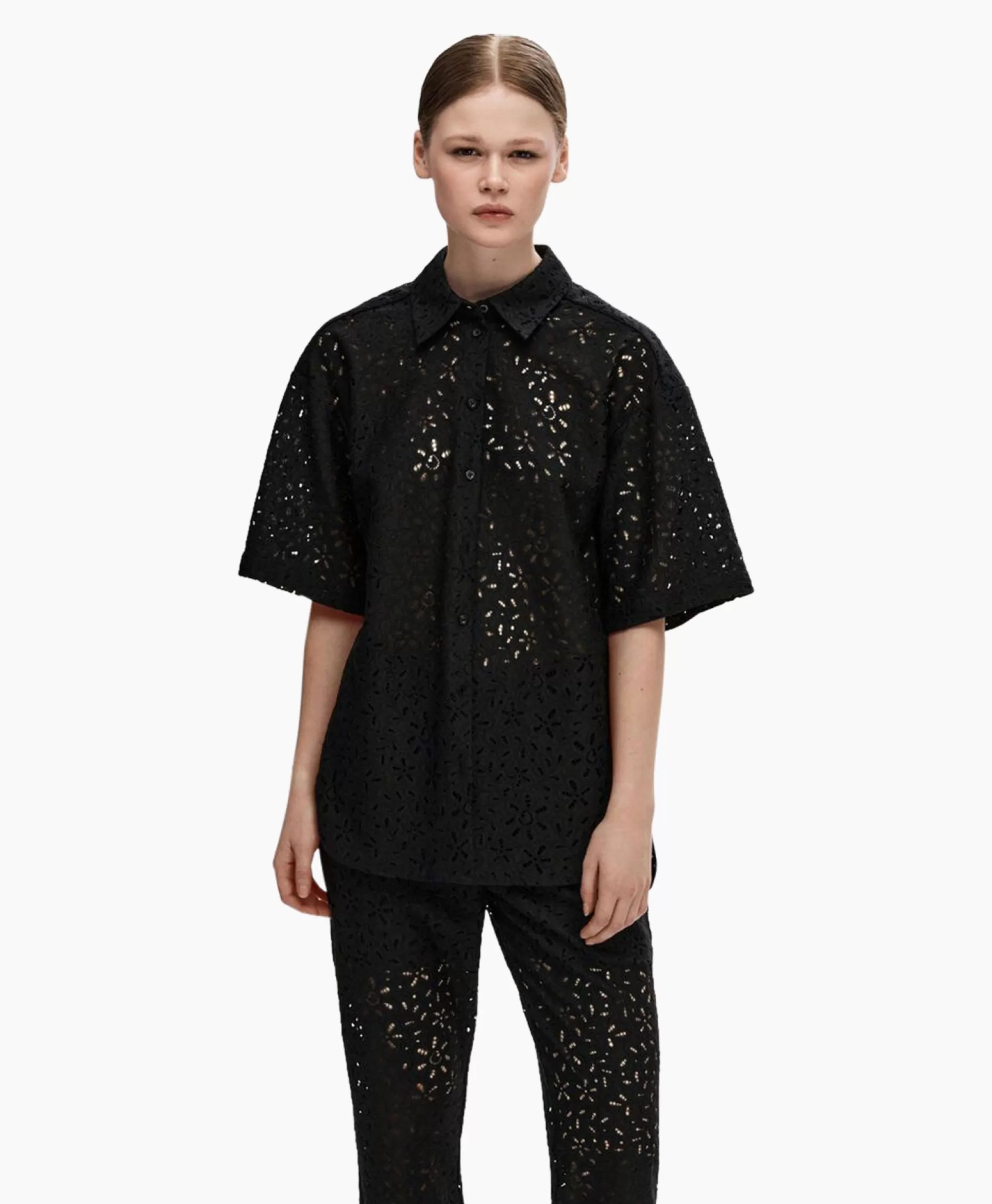 Magliette Donna Eleganti - Camicia Oversize con Pizzi Karola 24, Design B in Nero by Selected Femme