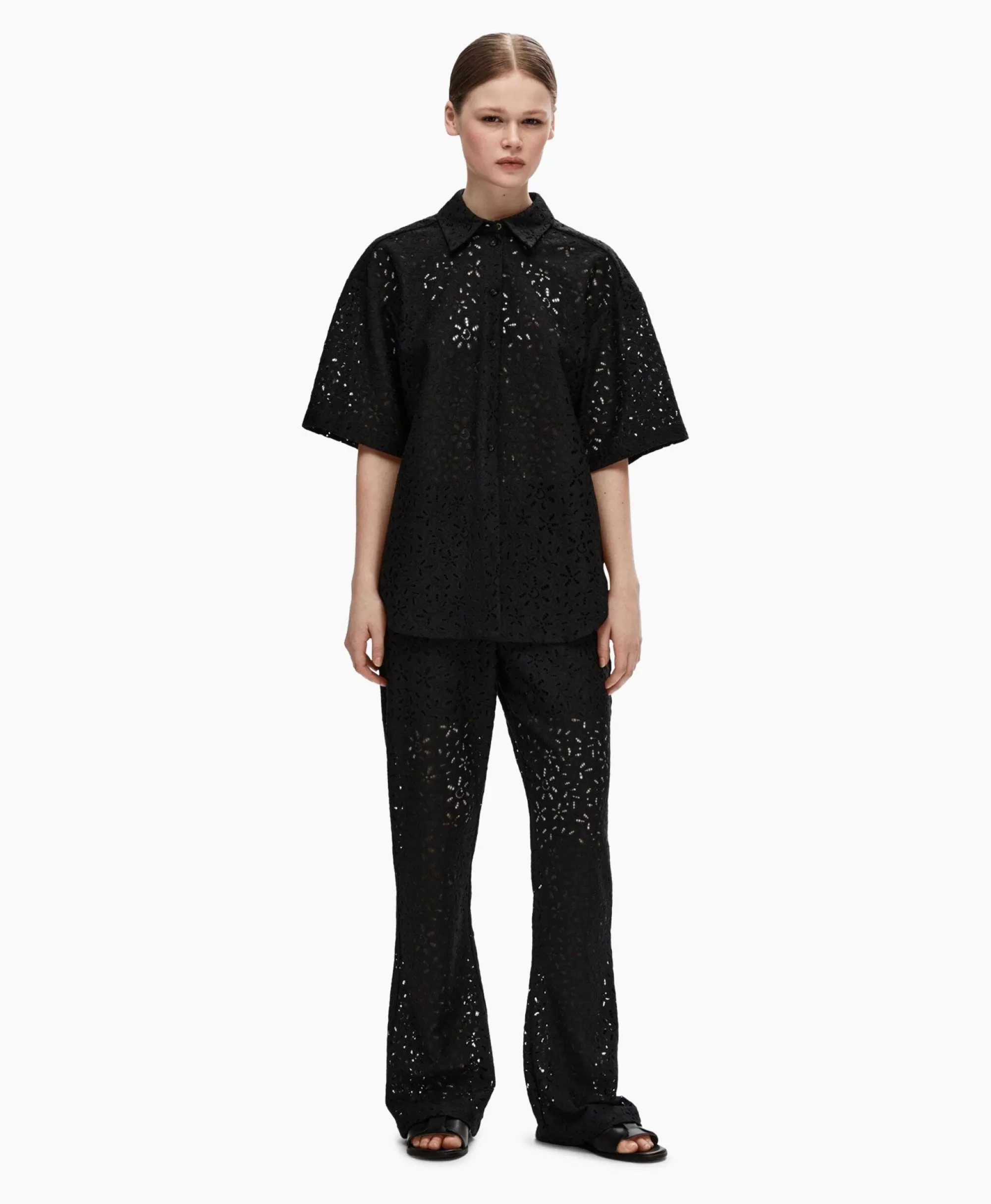 Magliette Donna Eleganti - Camicia Oversize con Pizzi Karola 24, Design B in Nero by Selected Femme