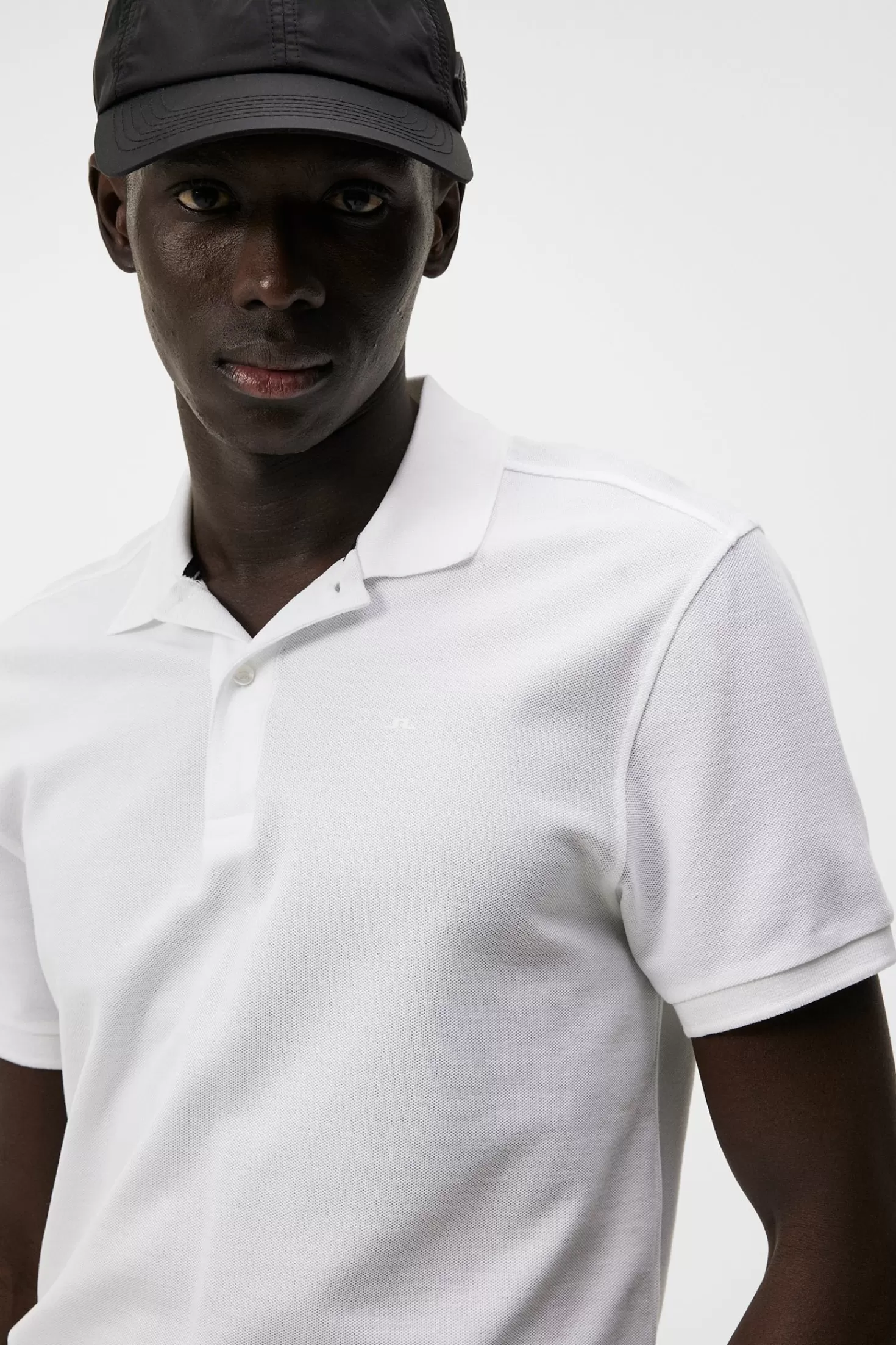 J.Lindeberg Maglietta Uomo Troy - Polo in Tessuto Piqué Fresco, Design Sportivo Elegante · Collezione Estiva 2024 · Disponibile in Rosso Passionale